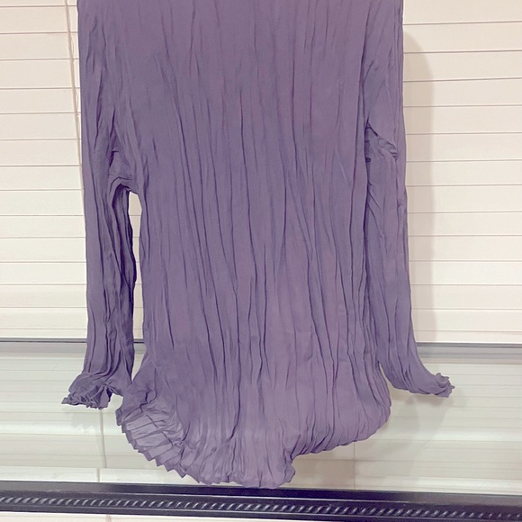 Venezia brand, looks really cute with jeans or a skirt. - Picture 2 of 2